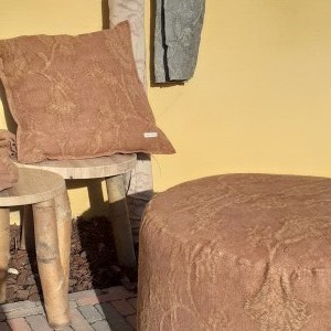 Grote mooie Design - poef met bijpassend kussen.